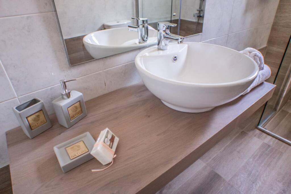 Villa Ventus, 40Sqm Private Pool & Hot Tub! Roussospítion Extérieur photo